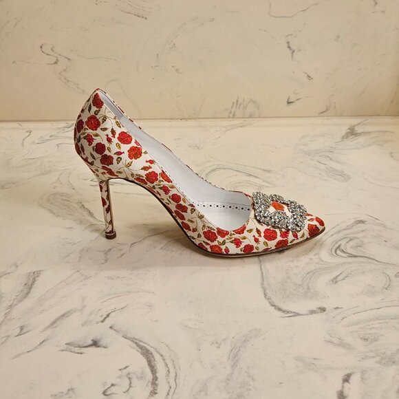 Manolo Blahnik 'Hangisi' Classic Pumps - Picture 3 of 11
